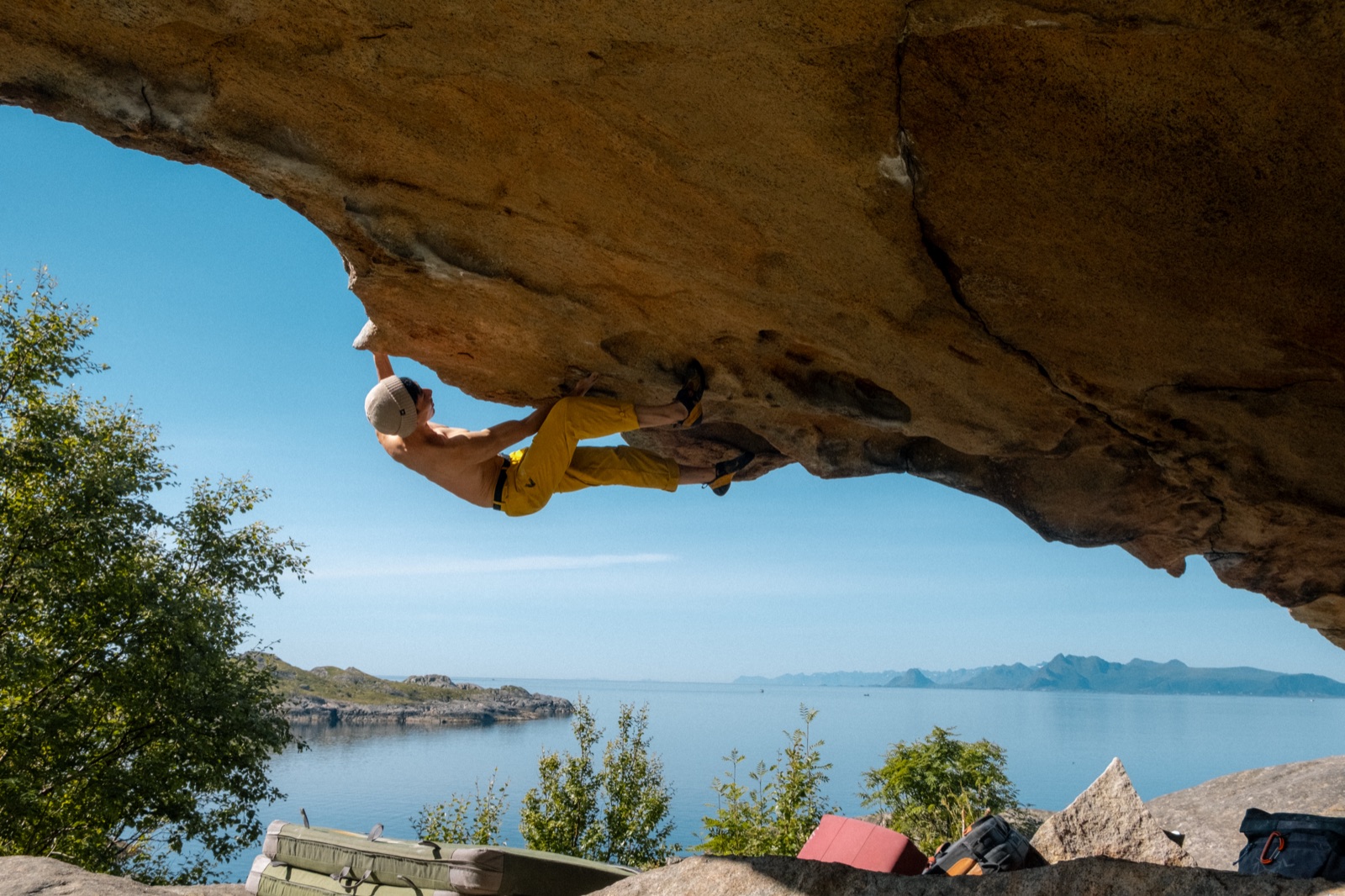 Zheyu climbing